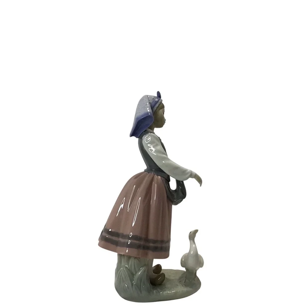 LLADRO Retired Porcelain Josefa‎ Feeding Duck Number 5201 Pink Gray Blue READ